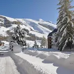 In With Hot Tub Chalet *