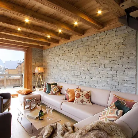 Chalet In With Hot Tub *