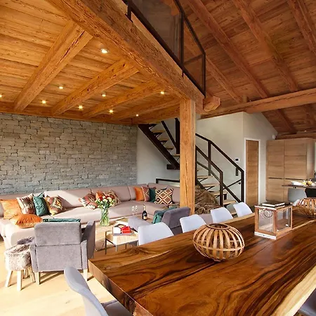 Chalet In With Hot Tub *