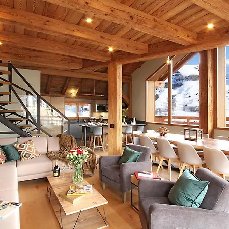 In With Hot Tub Chalet *
