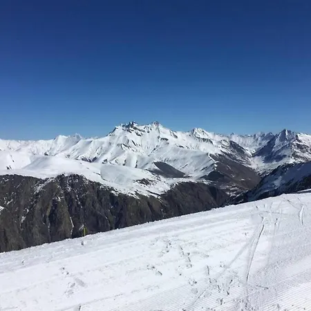 In With Hot Tub Шале *