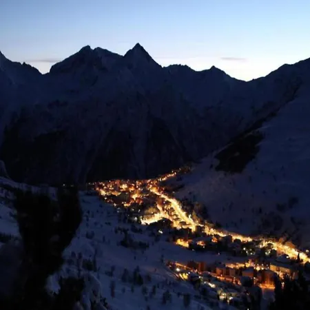 Шале In With Hot Tub