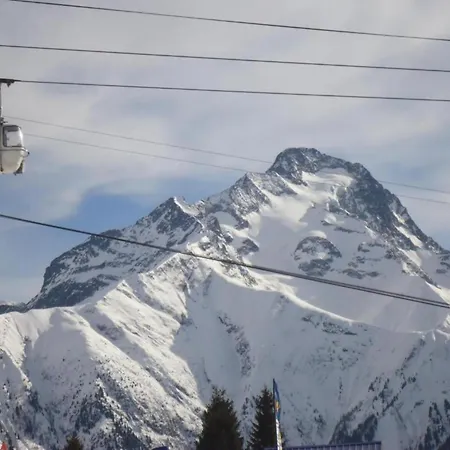 In With Hot Tub Шале Ле дез Альп