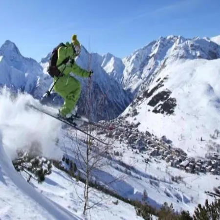 In With Hot Tub Шале Ле дез Альп