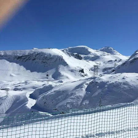 Шале In With Hot Tub Ле дез Альп