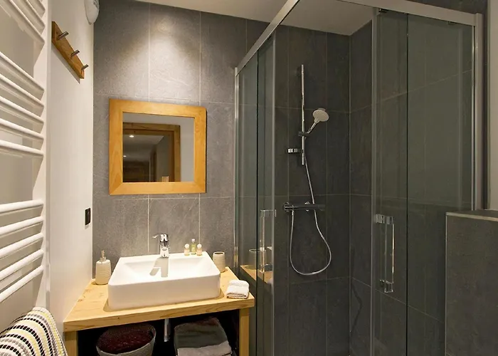 In With Hot Tub Ле дез Альп