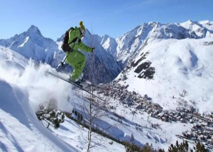 In With Hot Tub シャレー レ・デュー・アルプ